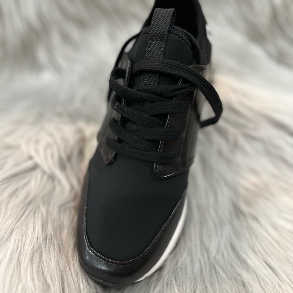 DKNY Fashion Sneakers Women-Black/White/Gold - Picture 6 of 9